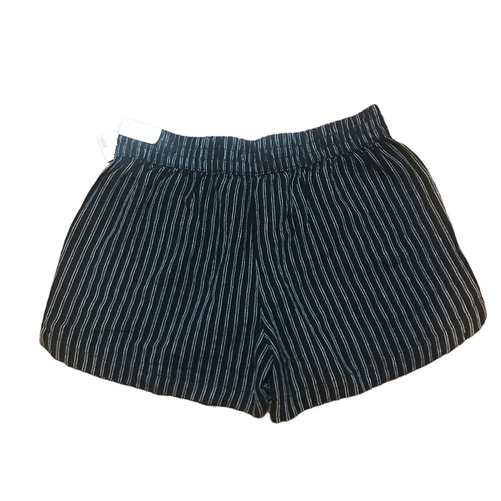 NWT maurices medium mid rise elastic waist black and white striped shorts